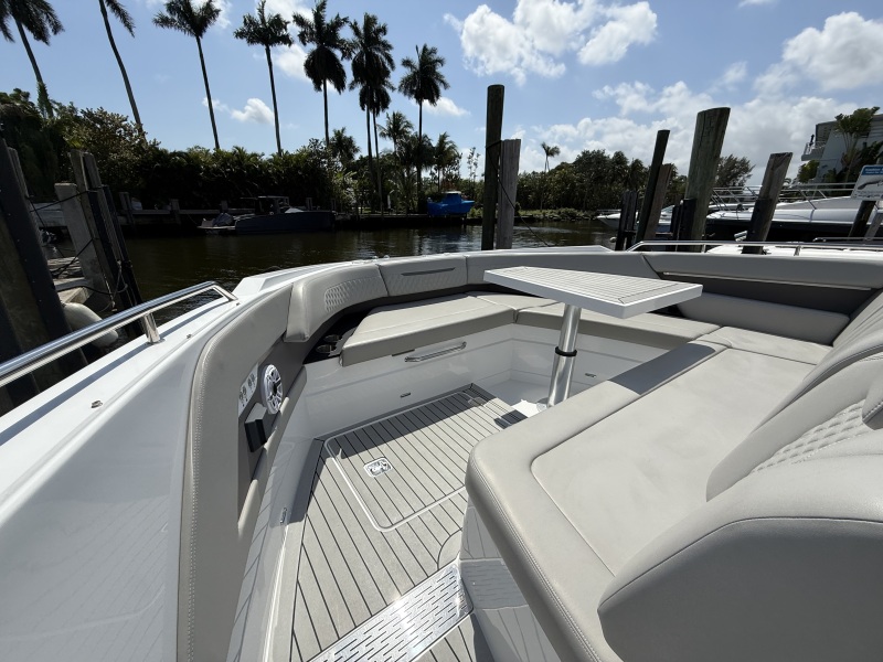 50' 2024 Cruisers Yachts 50 GLS Outboard