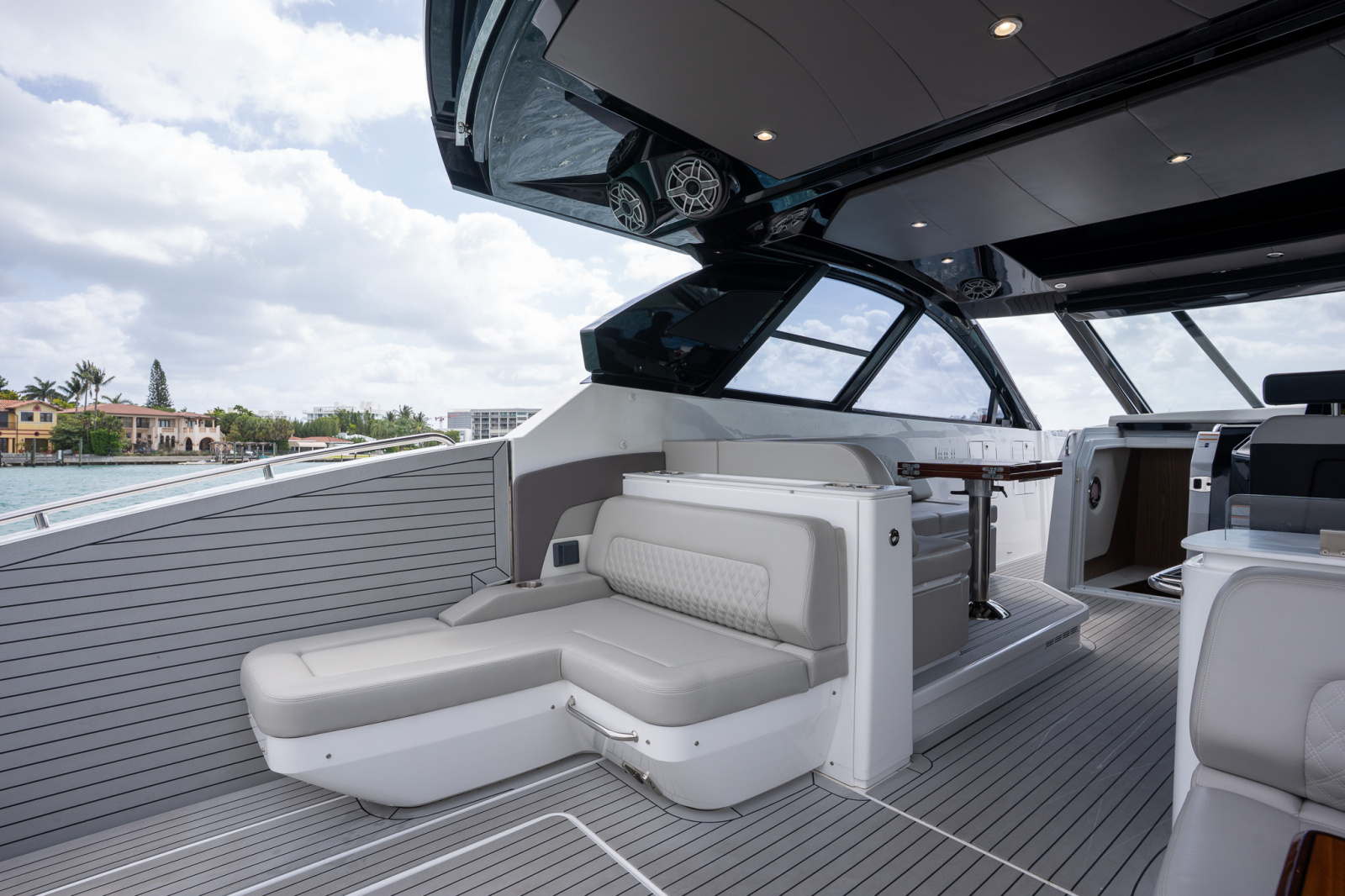 2024 Cruisers Yachts 50 GLS