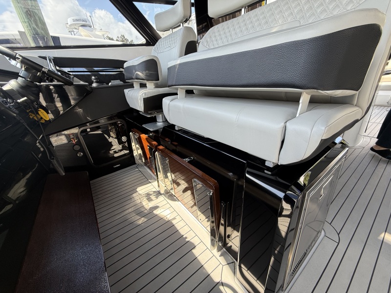 50' 2024 Cruisers Yachts 50 GLS Outboard