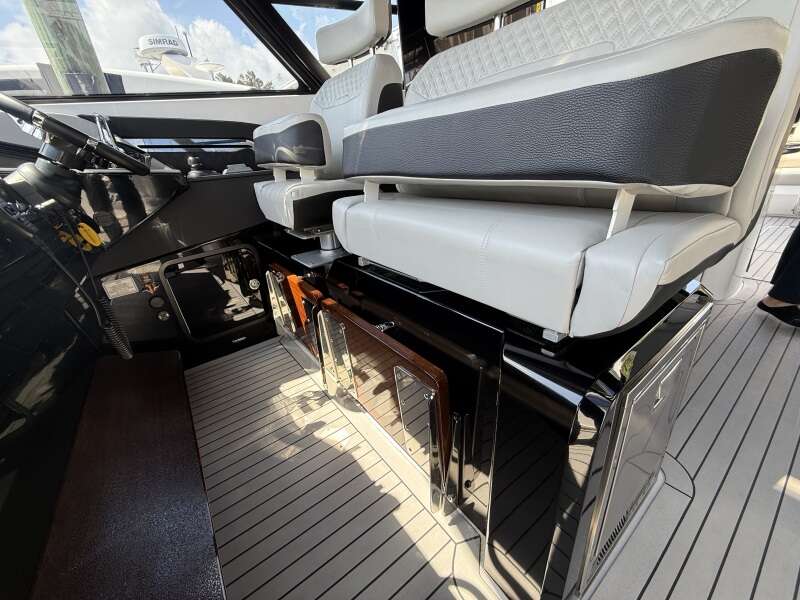 50ft Cruisers Yachts Yacht For Sale