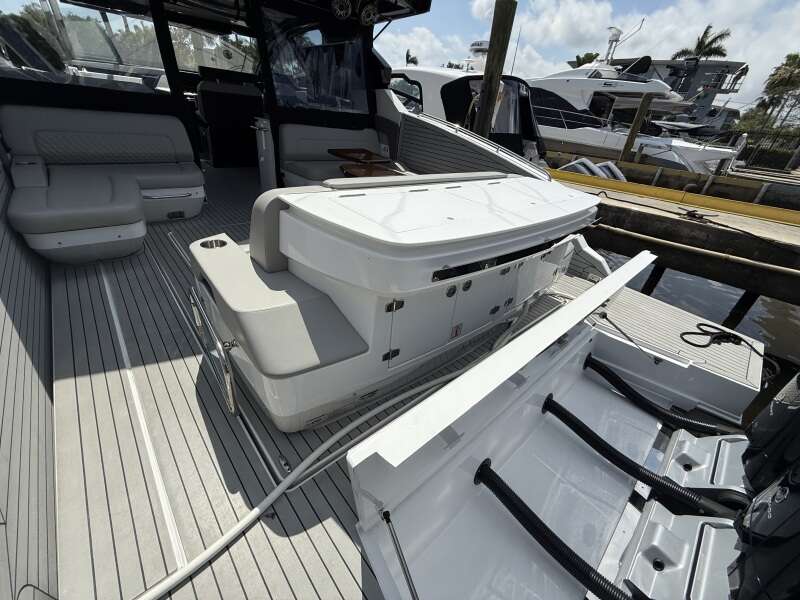 50ft Cruisers Yachts Yacht For Sale