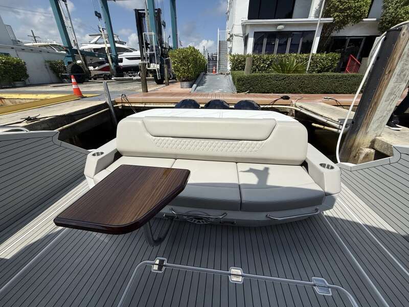 50ft Cruisers Yachts Yacht For Sale