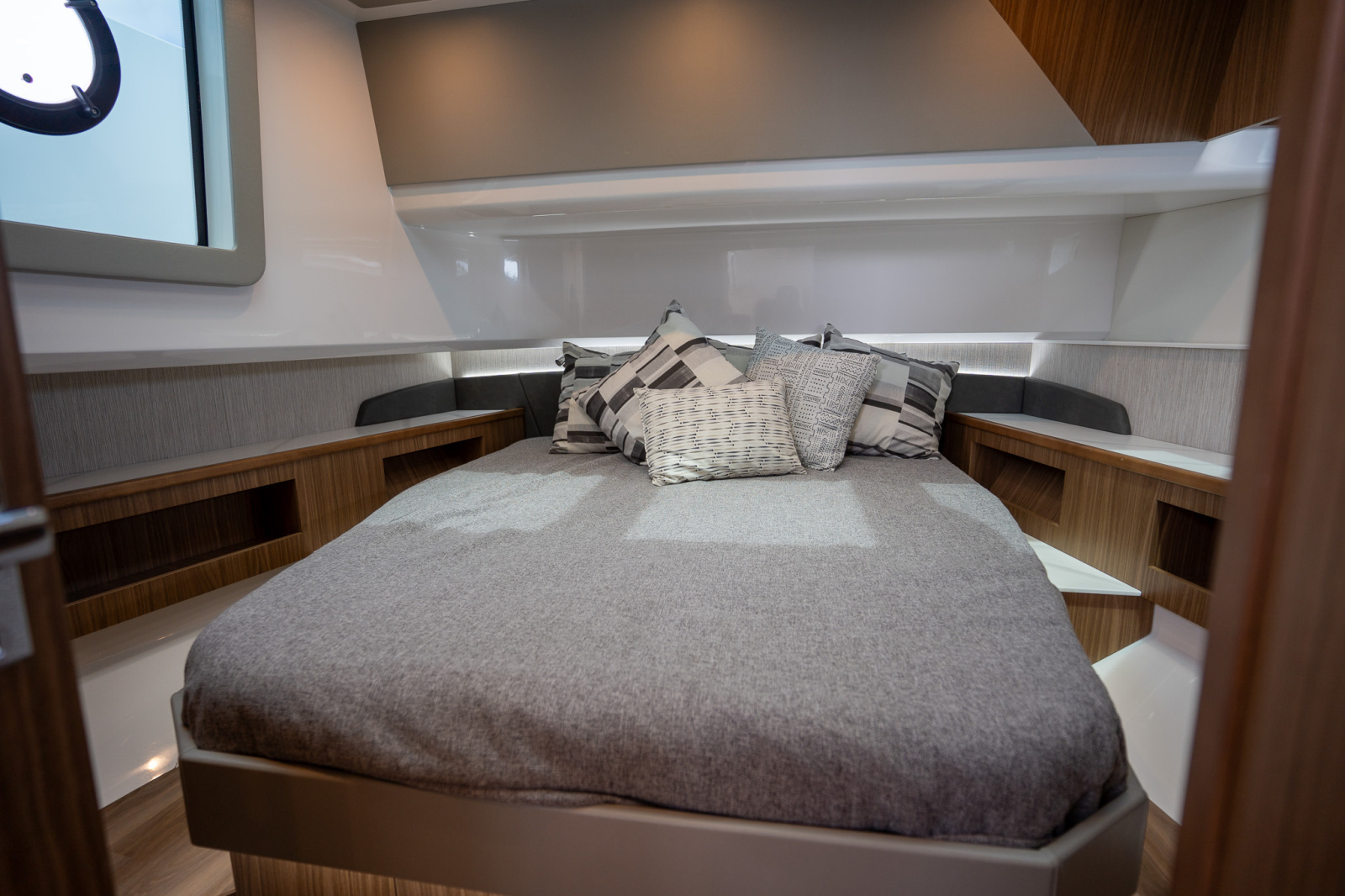 2024 Cruisers Yachts 50 GLS