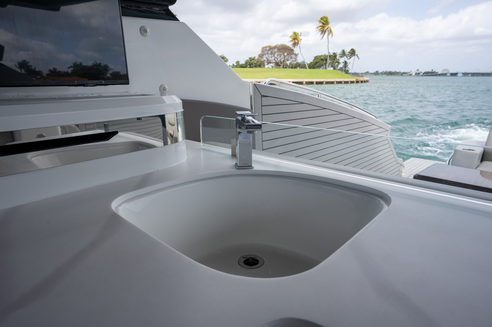 2024 Cruisers Yachts 50 GLS