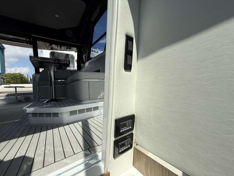 50ft Cruisers Yachts Yacht For Sale