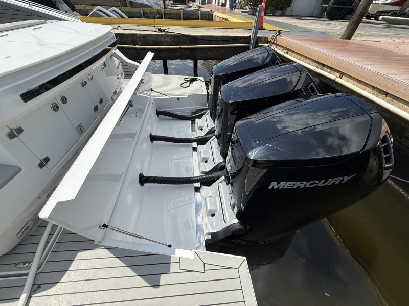 50' 2024 Cruisers Yachts 50 GLS Outboard