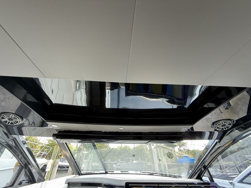 50' 2024 Cruisers Yachts 50 GLS Outboard