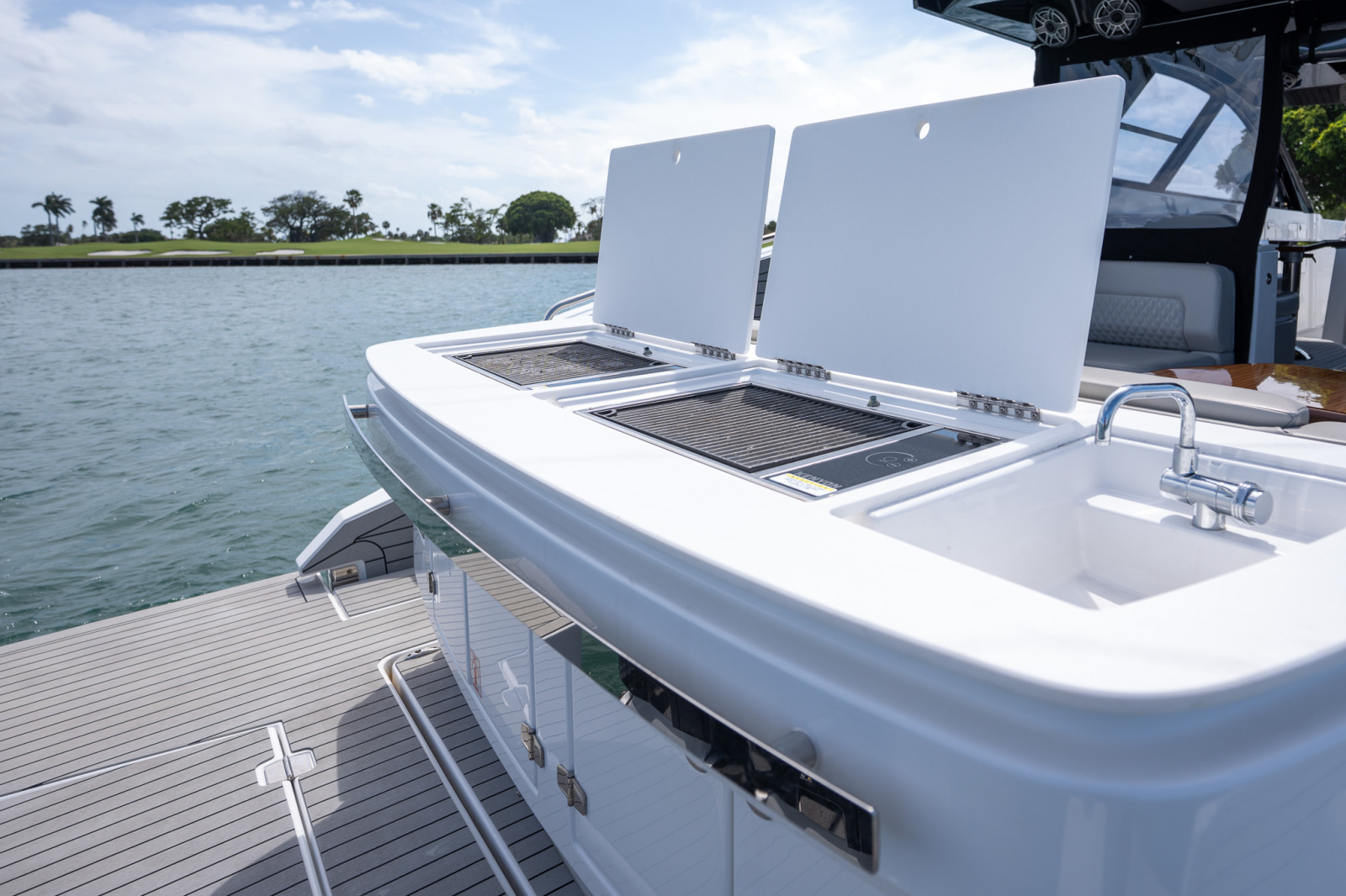 2024 Cruisers Yachts 50 GLS