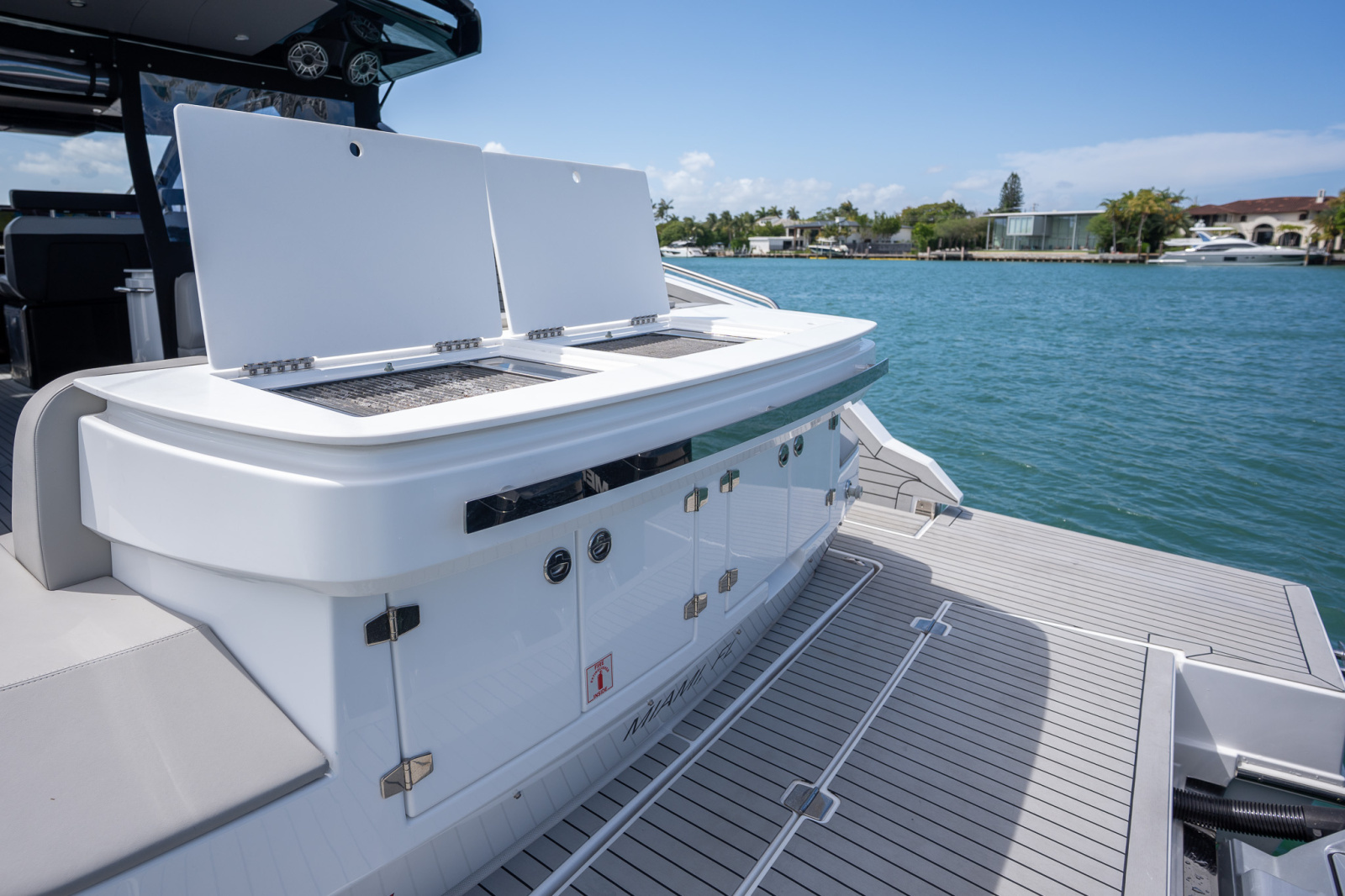 2024 Cruisers Yachts 50 GLS