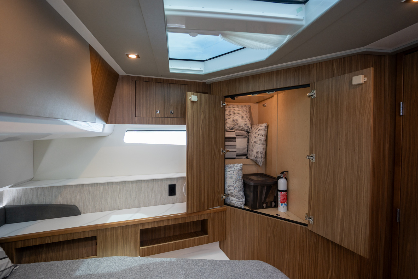 2024 Cruisers Yachts 50 GLS