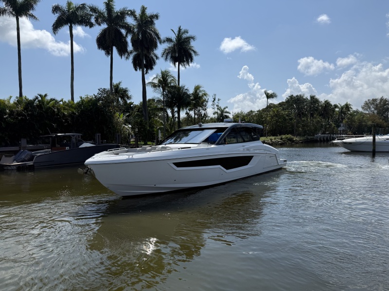 50' 2024 Cruisers Yachts 50 GLS Outboard