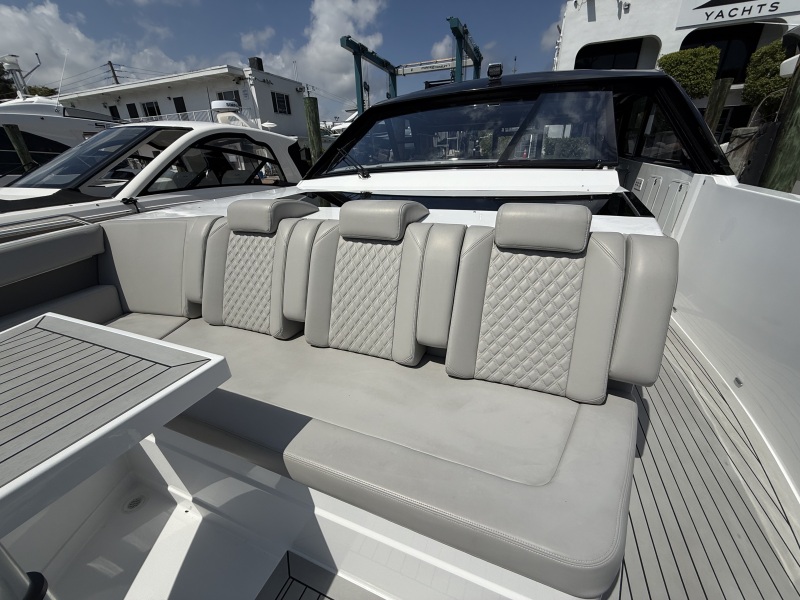 50' 2024 Cruisers Yachts 50 GLS Outboard