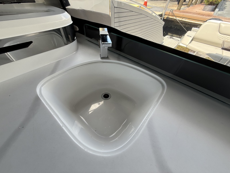 50' 2024 Cruisers Yachts 50 GLS Outboard