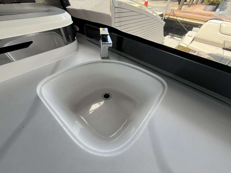 50ft Cruisers Yachts Yacht For Sale