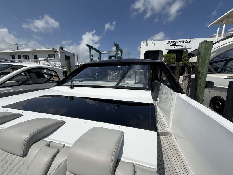 50ft Cruisers Yachts Yacht For Sale
