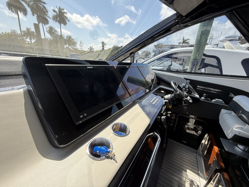 50' 2024 Cruisers Yachts 50 GLS Outboard