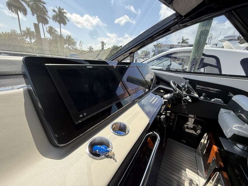 50ft Cruisers Yachts Yacht For Sale