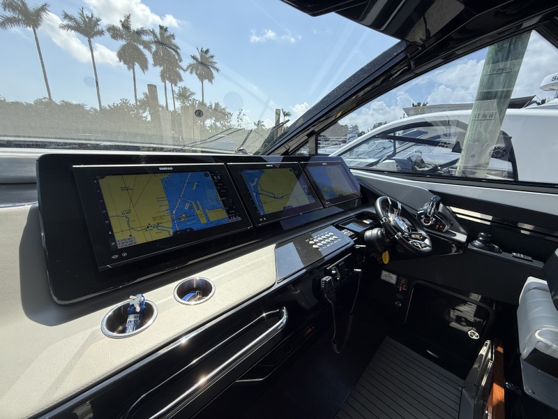 50' 2024 Cruisers Yachts 50 GLS Outboard