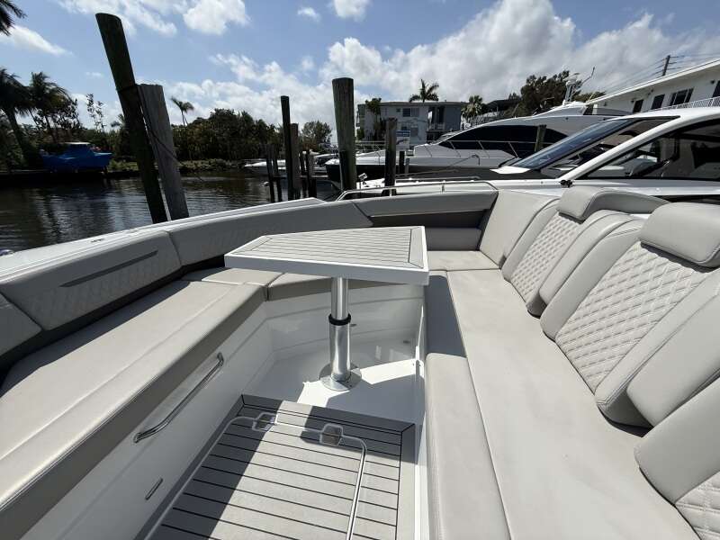 50ft Cruisers Yachts Yacht For Sale