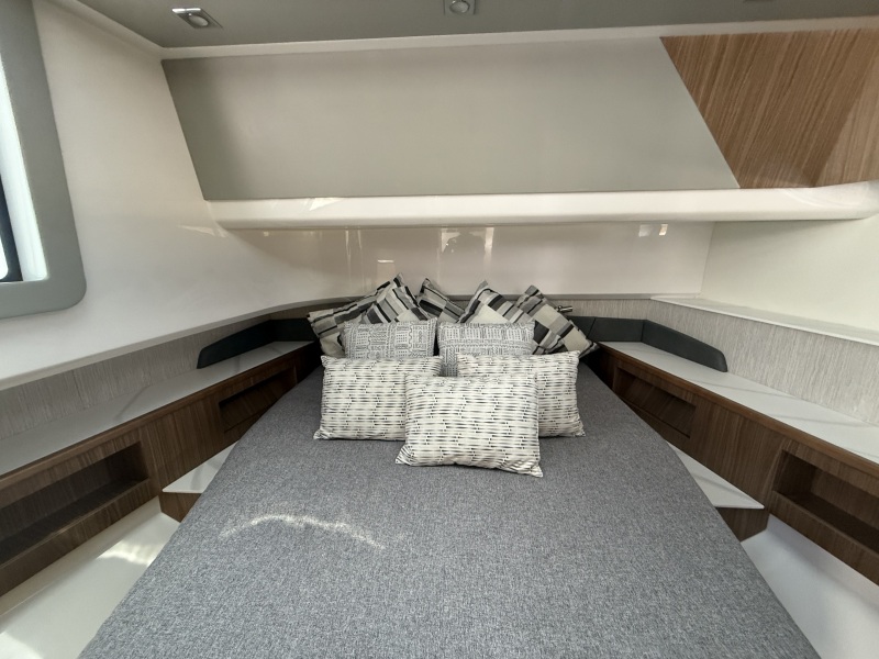 50' 2024 Cruisers Yachts 50 GLS Outboard