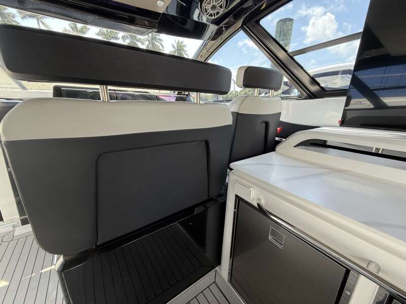 50ft Cruisers Yachts Yacht For Sale