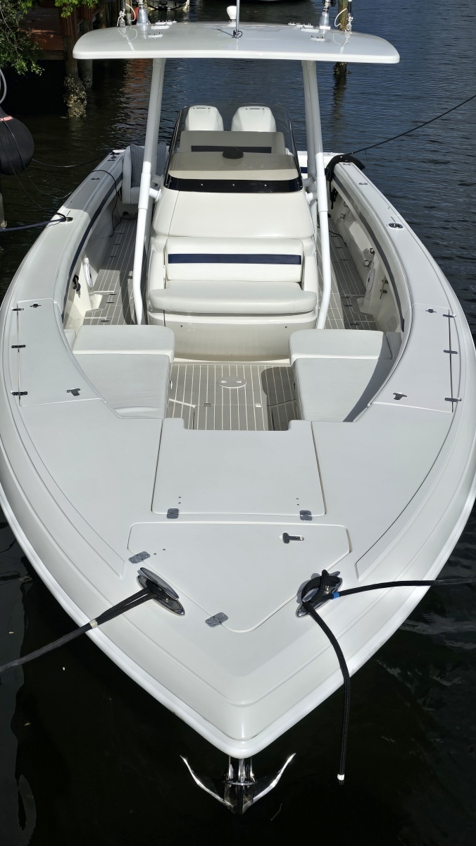 2007 Intrepid 323 Open