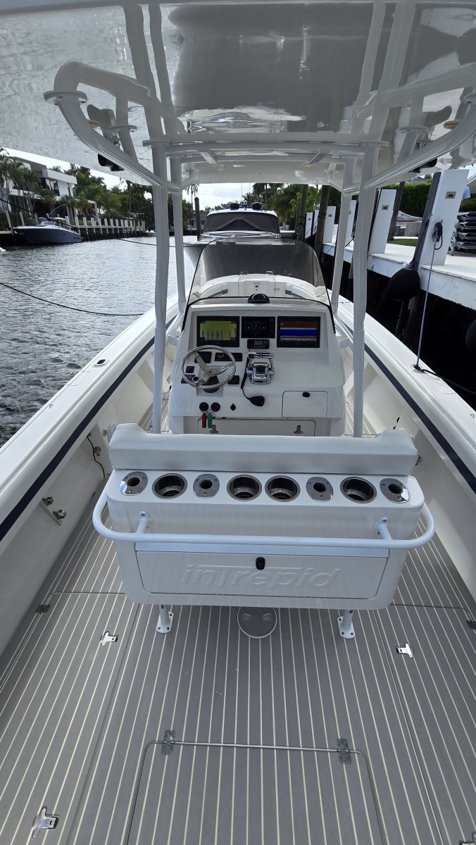 2007 Intrepid 323 Open