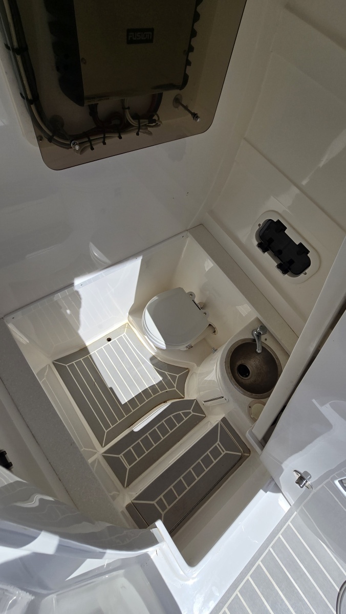 2007 Intrepid 323 Open