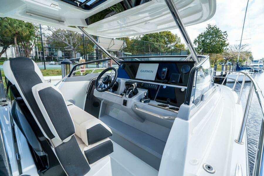 35ft Jeanneau Yacht For Sale