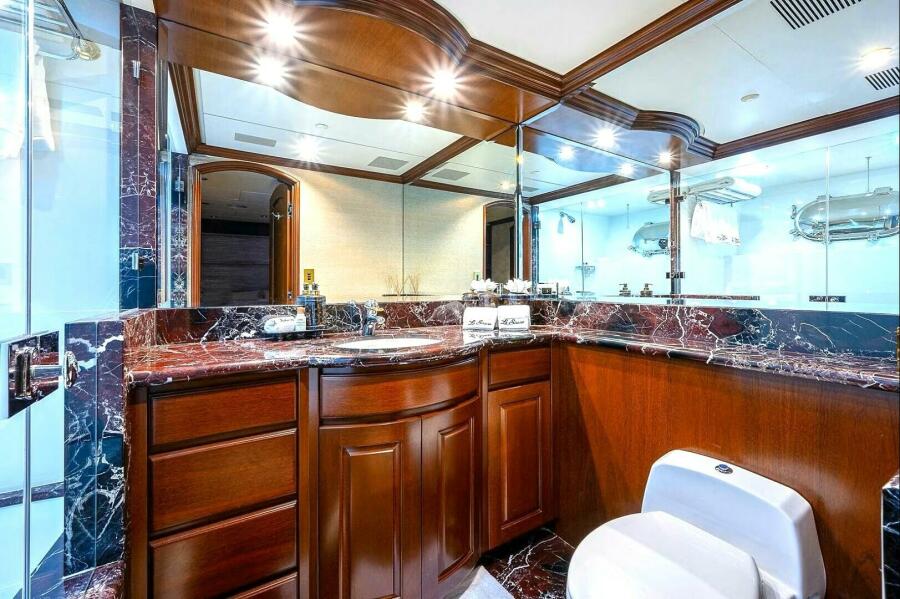 141' 2000 Christensen 