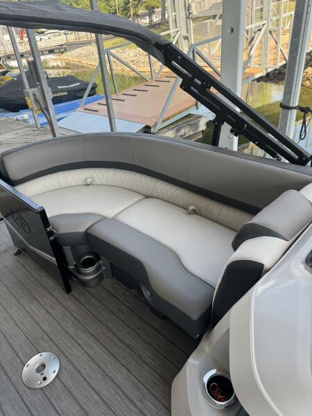24' 2021 Avalon 2485 ENTERTAINER