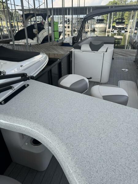 24' 2021 Avalon 2485 ENTERTAINER