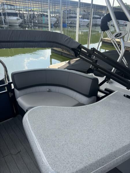 24' 2021 Avalon 2485 ENTERTAINER