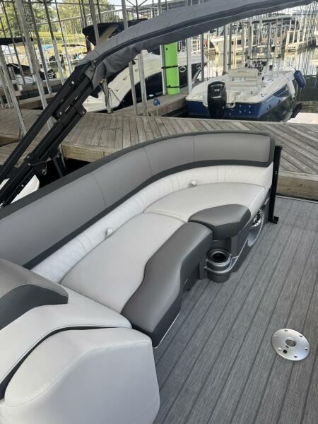 24' 2021 Avalon 2485 ENTERTAINER