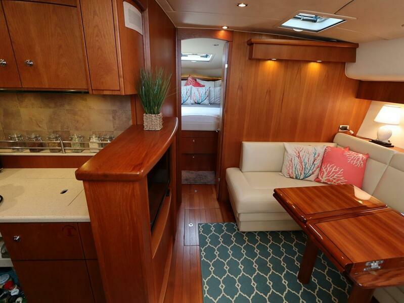 2009 Tiara Yachts Sovran 4300