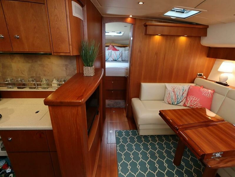 2009 Tiara Yachts Sovran 4300