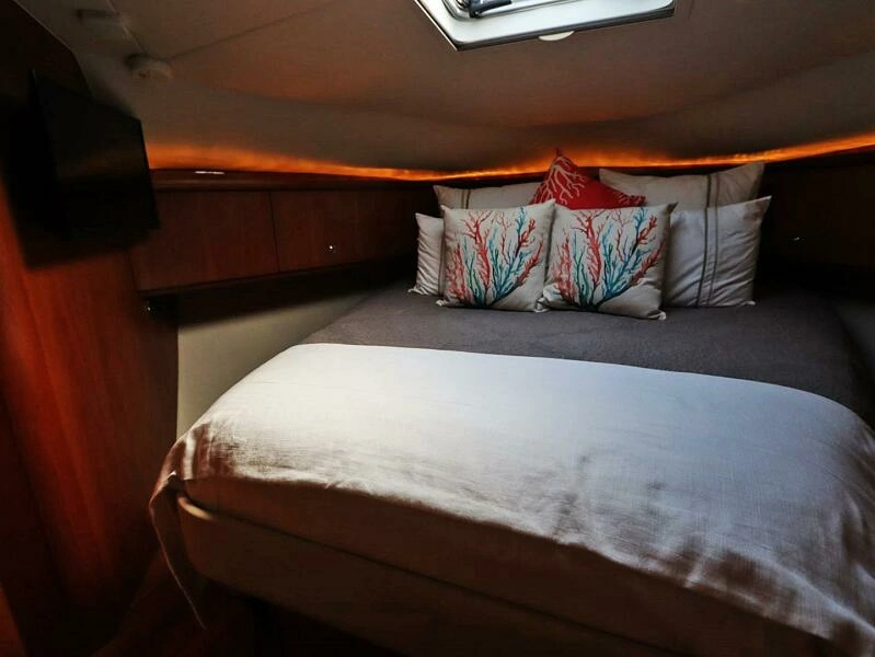 2009 Tiara Yachts Sovran 4300