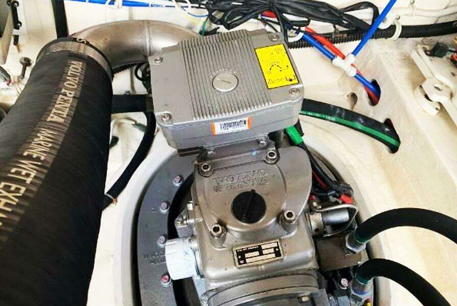 2009 Tiara Yachts Sovran 4300