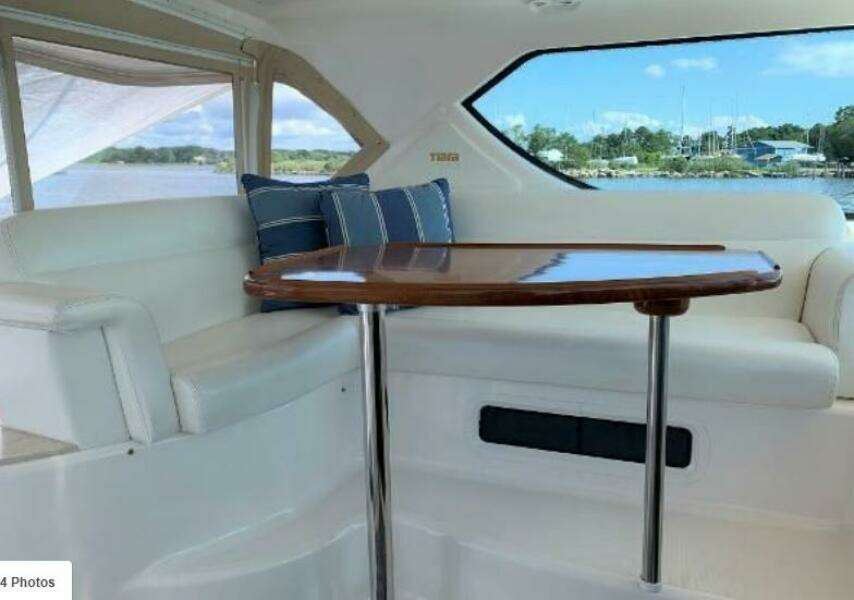2009 Tiara Yachts Sovran 4300