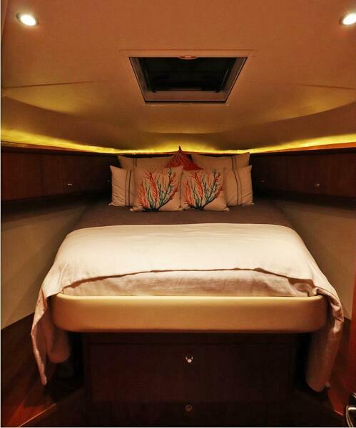 2009 Tiara Yachts Sovran 4300