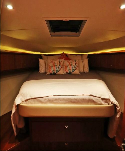 2009 Tiara Yachts Sovran 4300