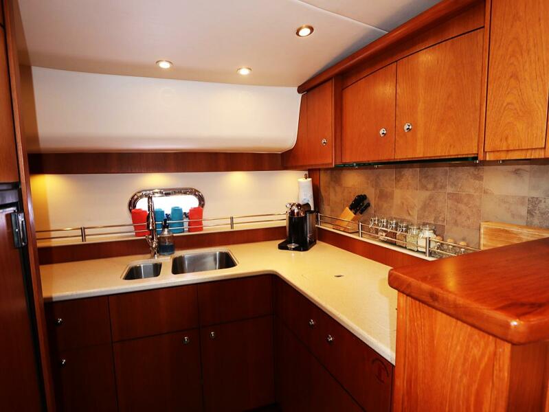 43' 2009 Tiara Yachts Sovran 4300