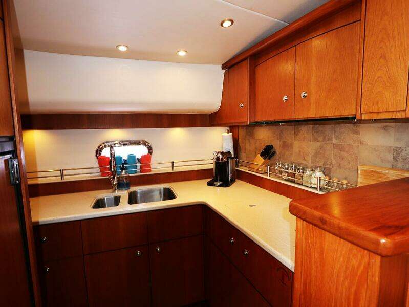 2009 Tiara Yachts Sovran 4300