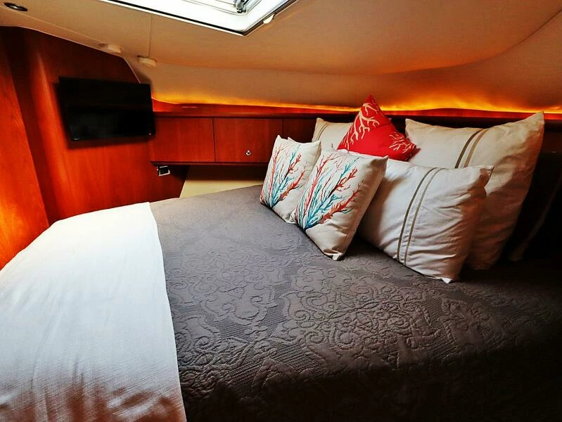 2009 Tiara Yachts Sovran 4300