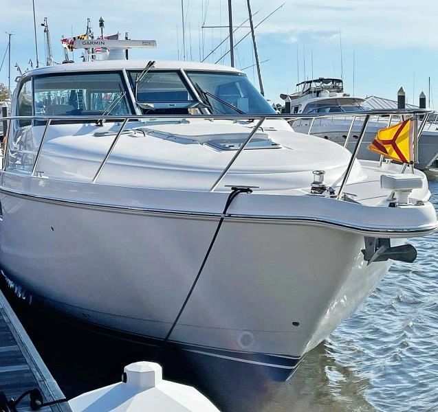 2009 Tiara Yachts Sovran 4300