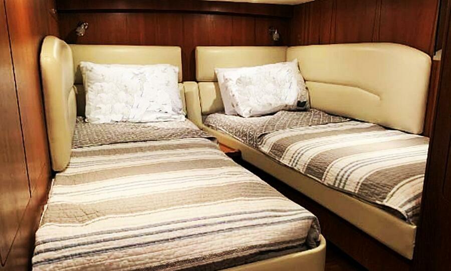 2009 Tiara Yachts Sovran 4300