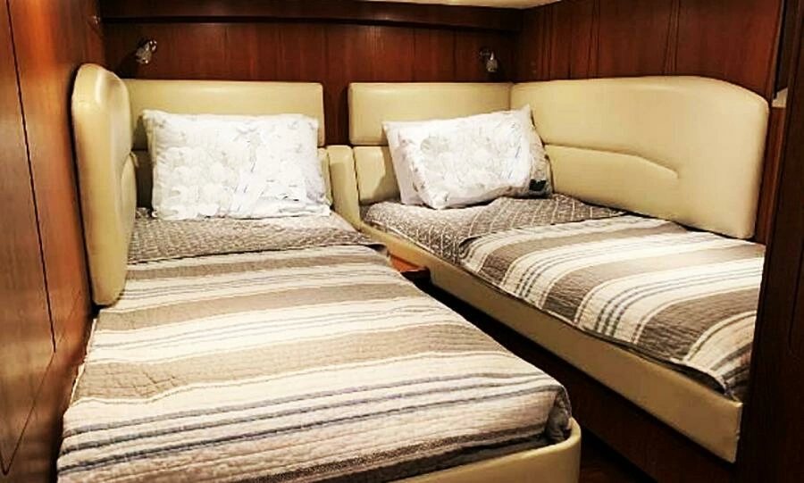2009 Tiara Yachts Sovran 4300
