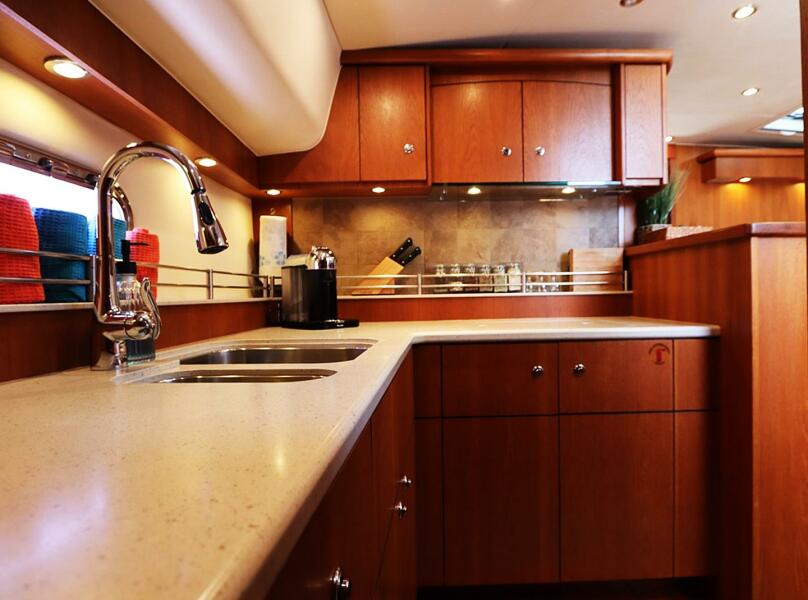 43' 2009 Tiara Yachts Sovran 4300