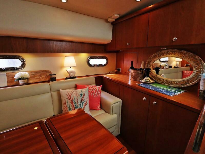 2009 Tiara Yachts Sovran 4300