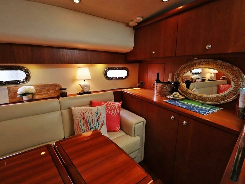 2009 Tiara Yachts Sovran 4300